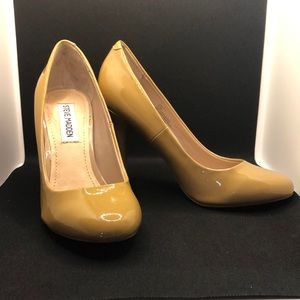 Steve Madden Women’s Sz 6.5 Nude Heels EUC